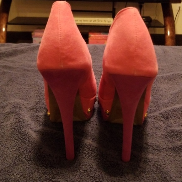 Stilettos - Picture 3 of 4